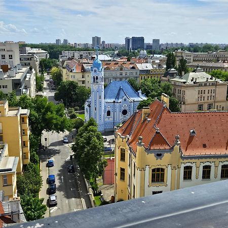 Panorama View Design Apt In Old Town - Free Parking Братислава Екстериор снимка