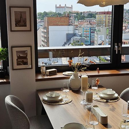 Panorama View Design Apt In Old Town - Free Parking Братислава Екстериор снимка