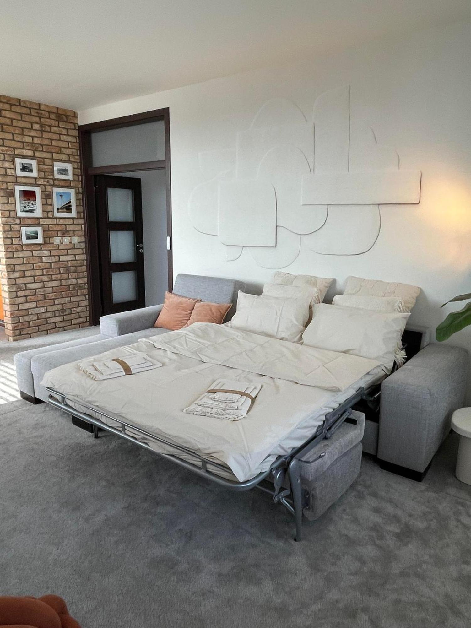 Panorama View Design Apt In Old Town - Free Parking Братислава Екстериор снимка