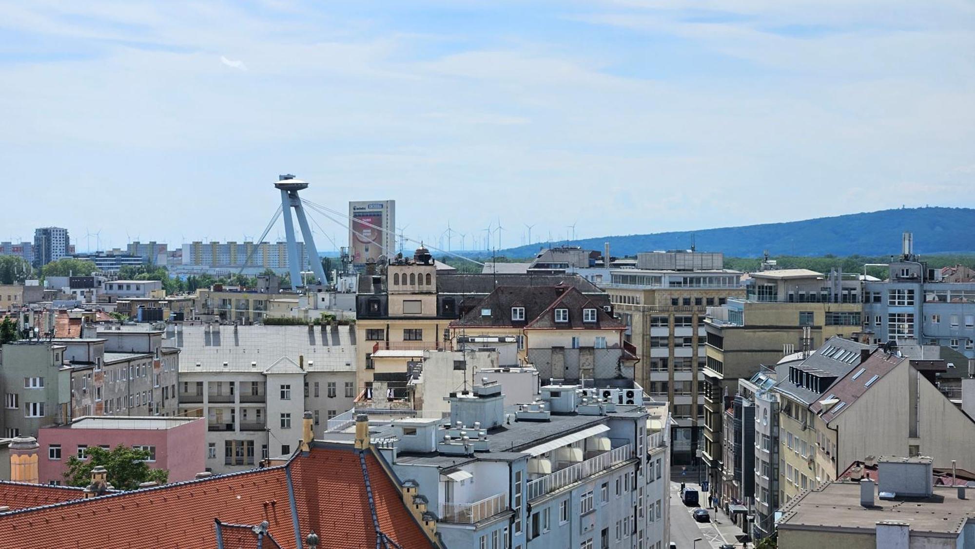 Panorama View Design Apt In Old Town - Free Parking Братислава Екстериор снимка