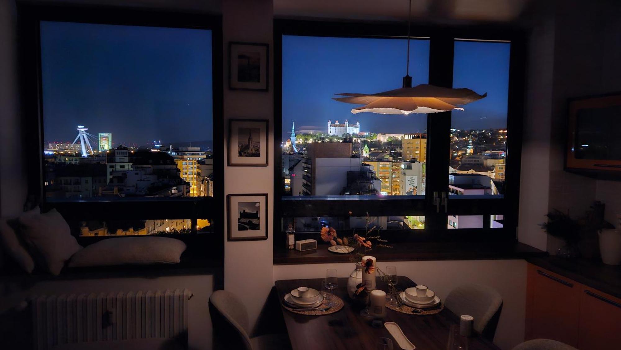 Panorama View Design Apt In Old Town - Free Parking Братислава Екстериор снимка