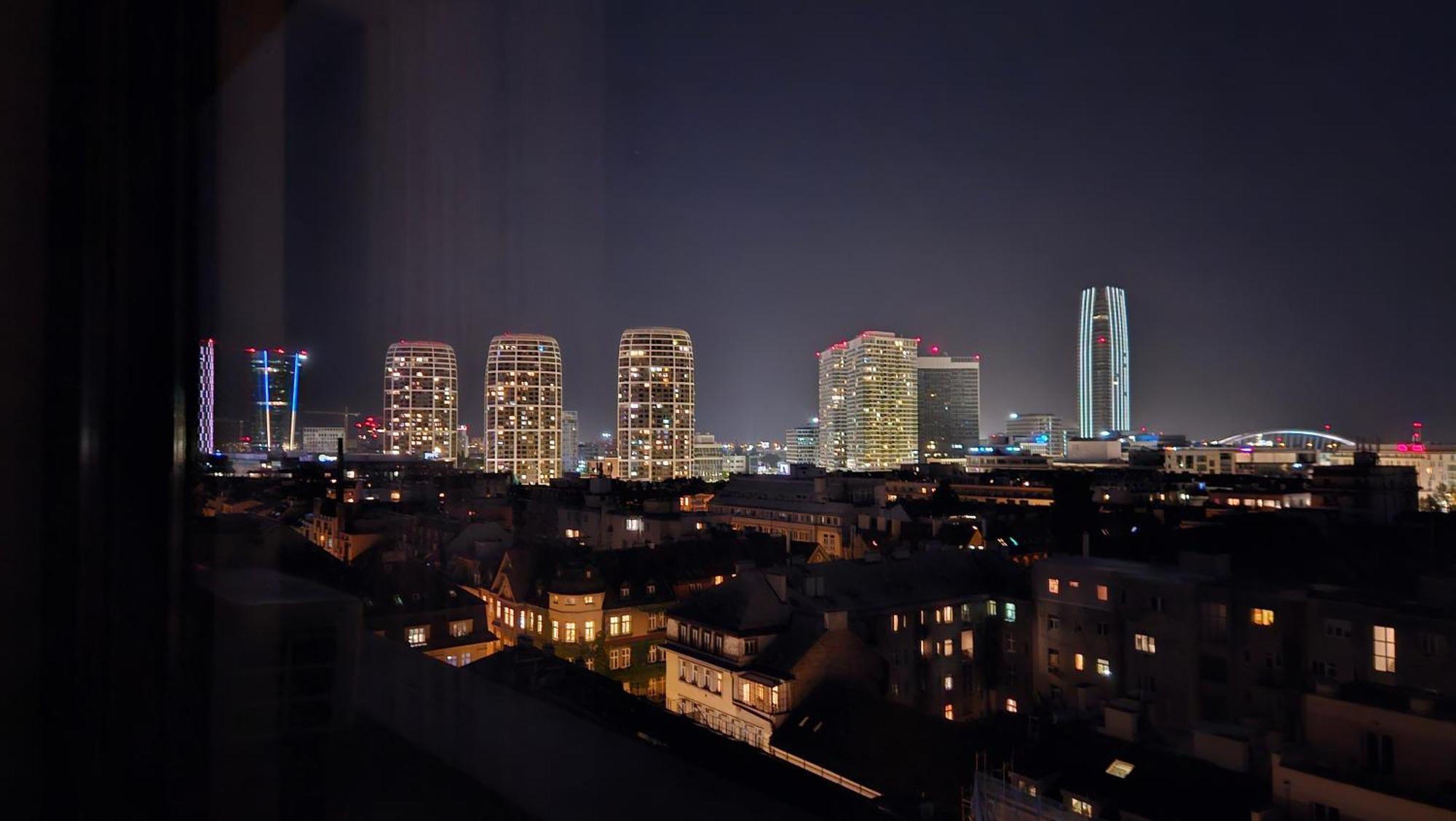 Panorama View Design Apt In Old Town - Free Parking Братислава Екстериор снимка