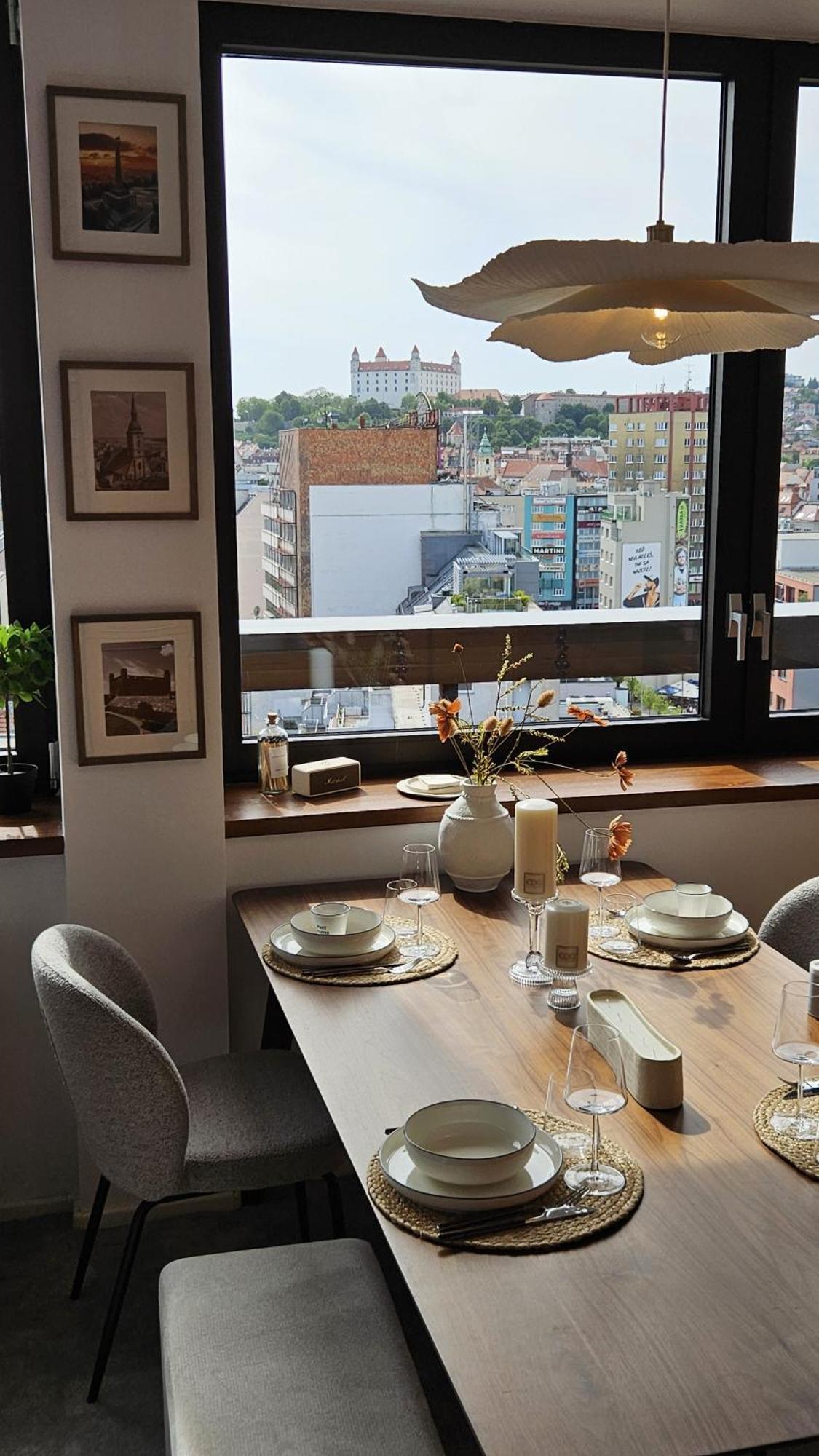 Panorama View Design Apt In Old Town - Free Parking Братислава Екстериор снимка